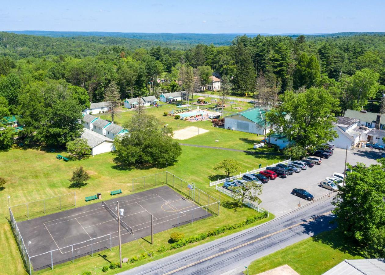 Chestnut Grove Family Resort Mount Pocono Eksteriør billede